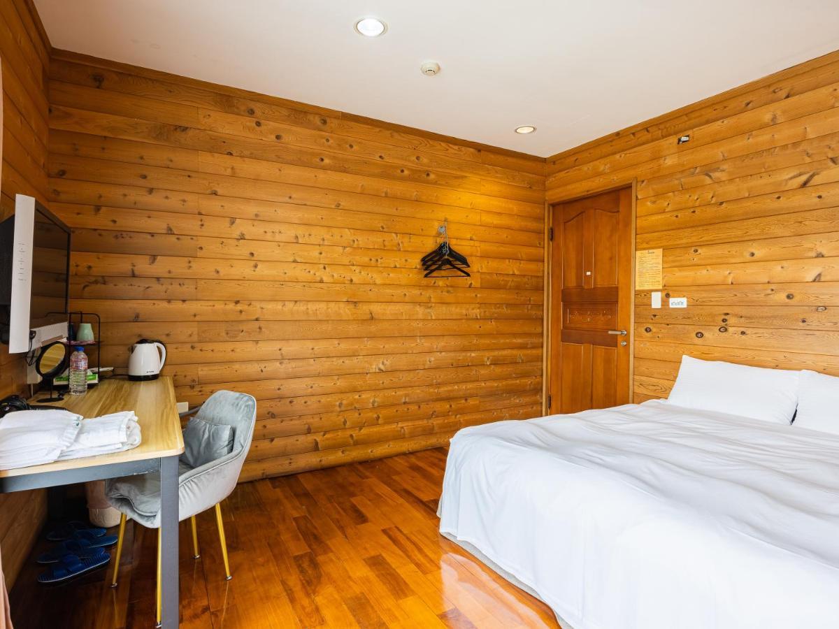 Bishui Shanju Lakeside B&B Юйчі Екстер'єр фото